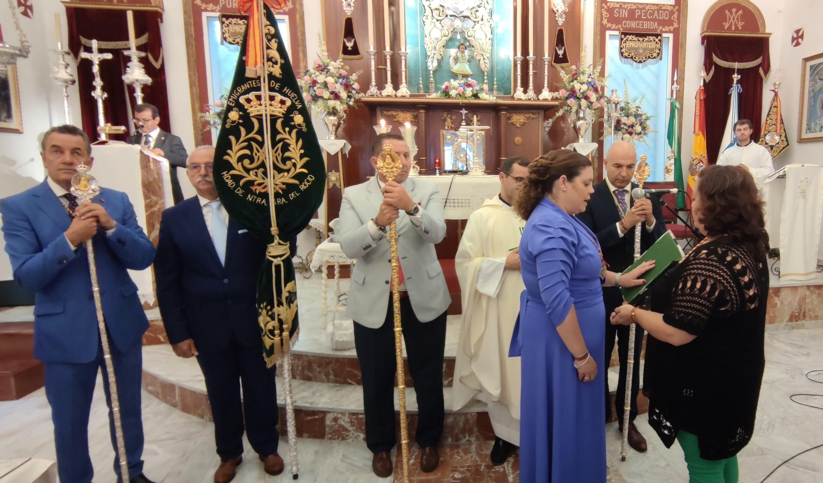 Cristina Serrat toma posesión como hermana mayor de Emigrantes.