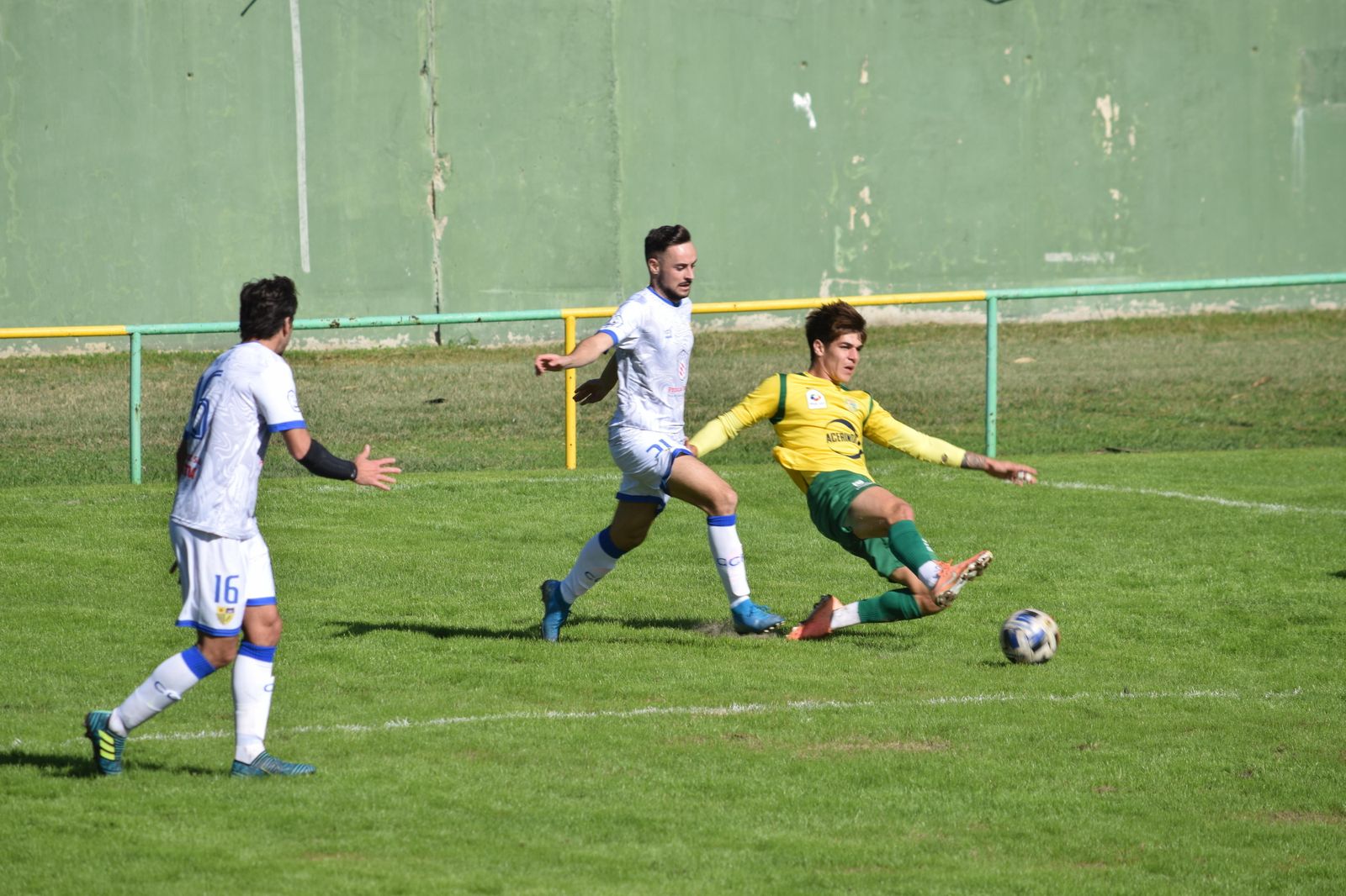 Los robos de balón propiciaron varias contras peligrosas a favor de los jandeños.