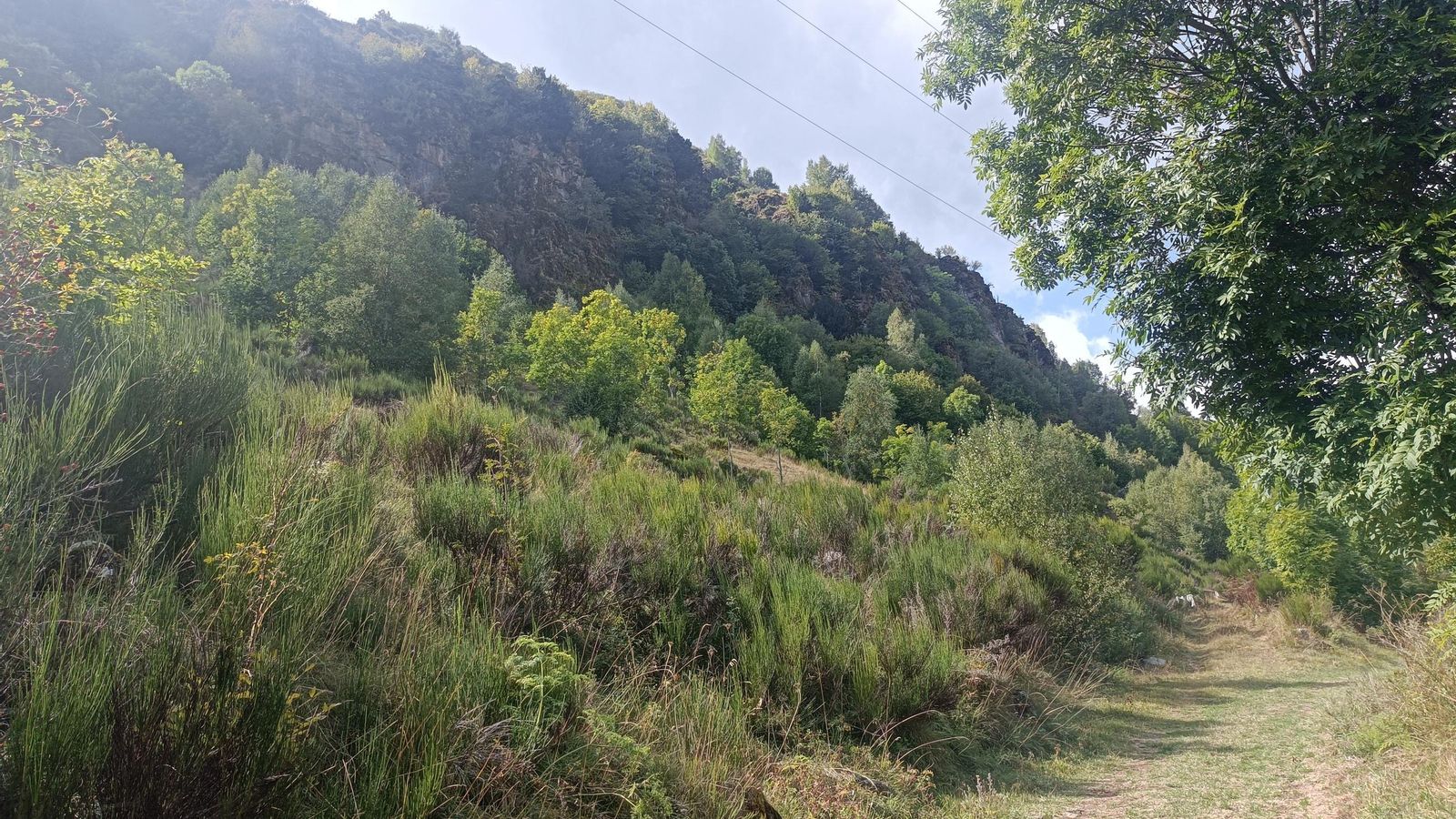 Precioso sendero antes de alcanzar Fasgar.