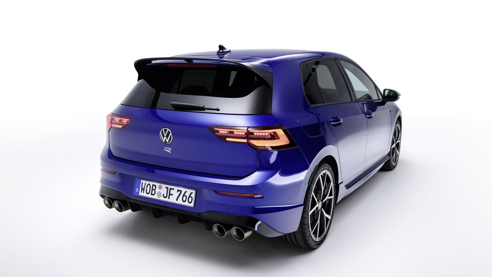Más potente, más rápido. El Volkswagen Golf R supera en todo a los GTI y se inscribe en una historia nacida hace casi 20 años con el primer R32.