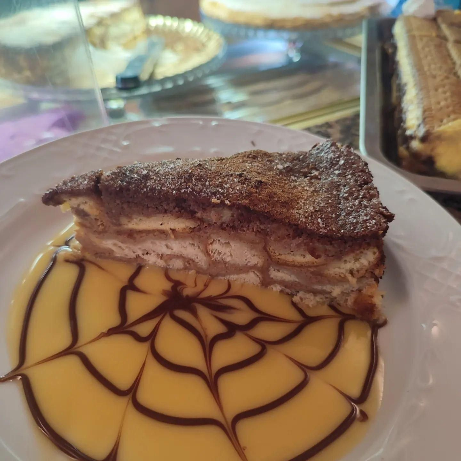 Tarta de torrijas con base de natillas