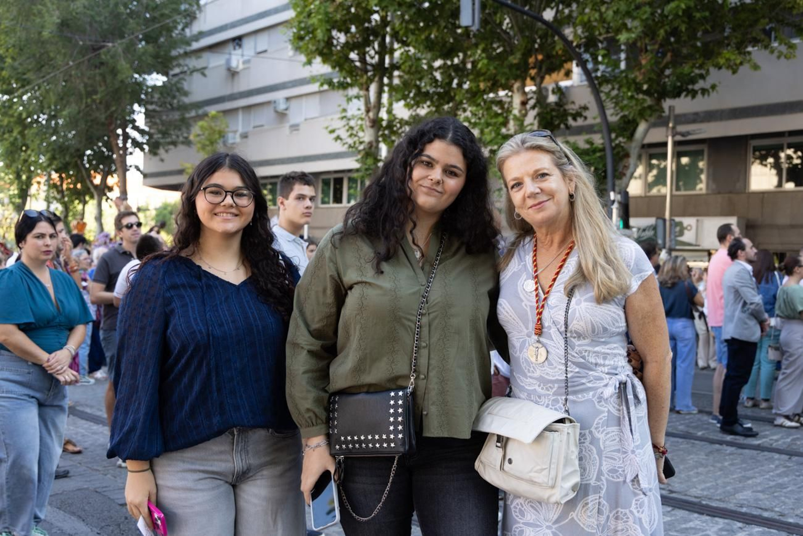 Un Jaén repleto de fieles acompañan los traslados de las veinte imágenes de la Magna (I)