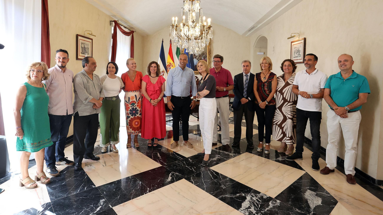 Antonio Vadillo firma en el Libro de Honor de Jerez