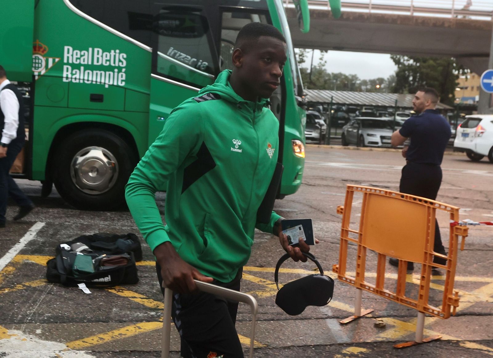 Las fotos de la salida del Betis para Chipre