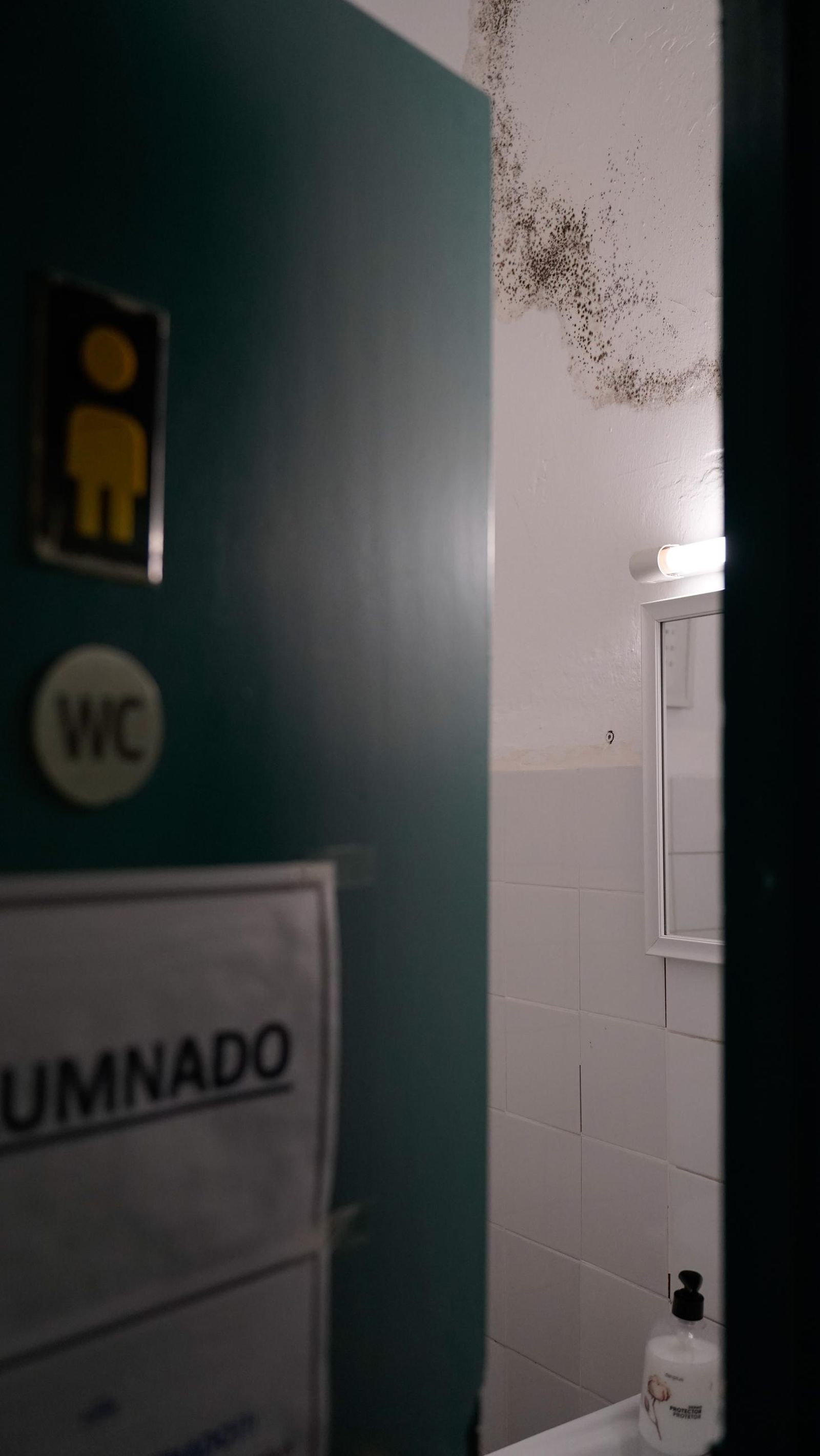 Así es la dejadez en el Centro Cívico de la reconquista.