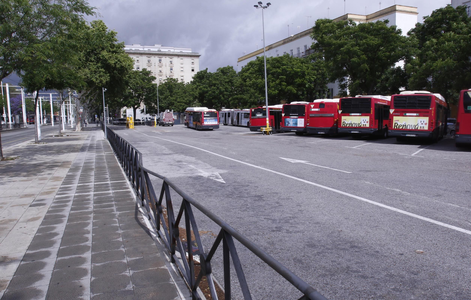 El solar utilizado como aparcamiento de Tussam.