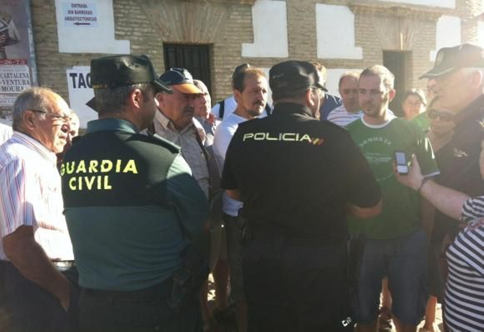 Medio centenar de simpatizantes de Sánchez Gordillo se concentran en Antequera