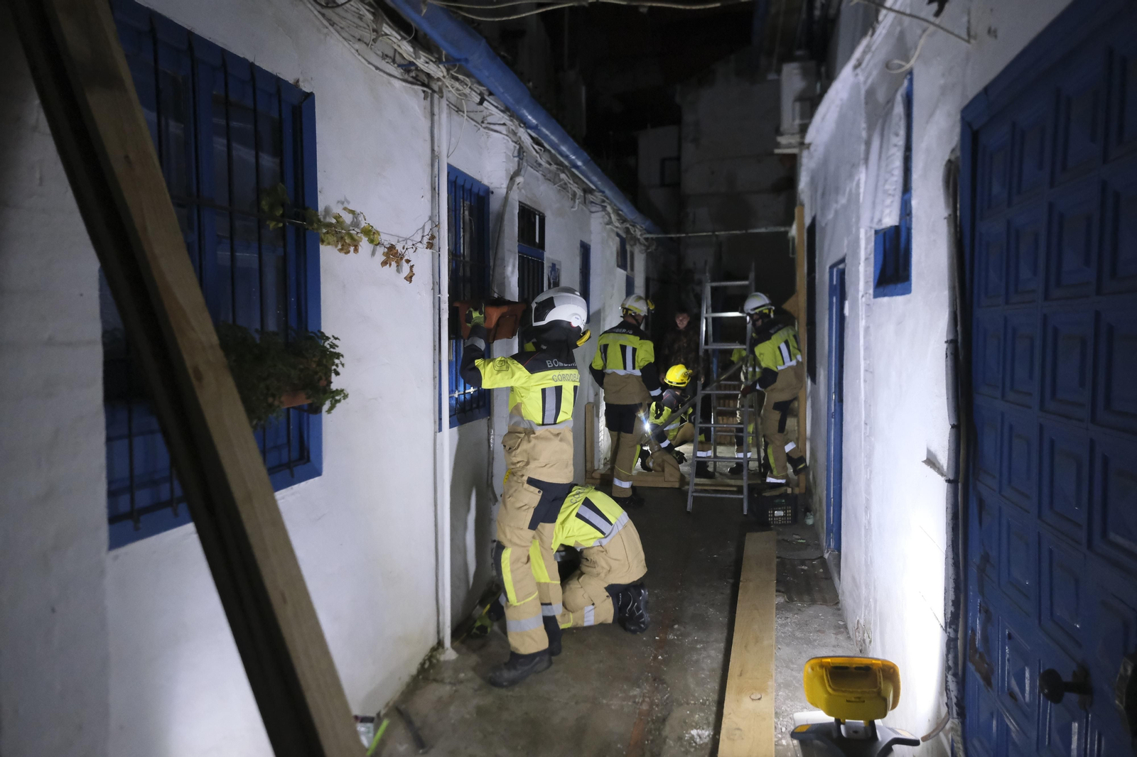 El desalojo de la casa de paso de La Lagunilla en Córdoba, en fotografías