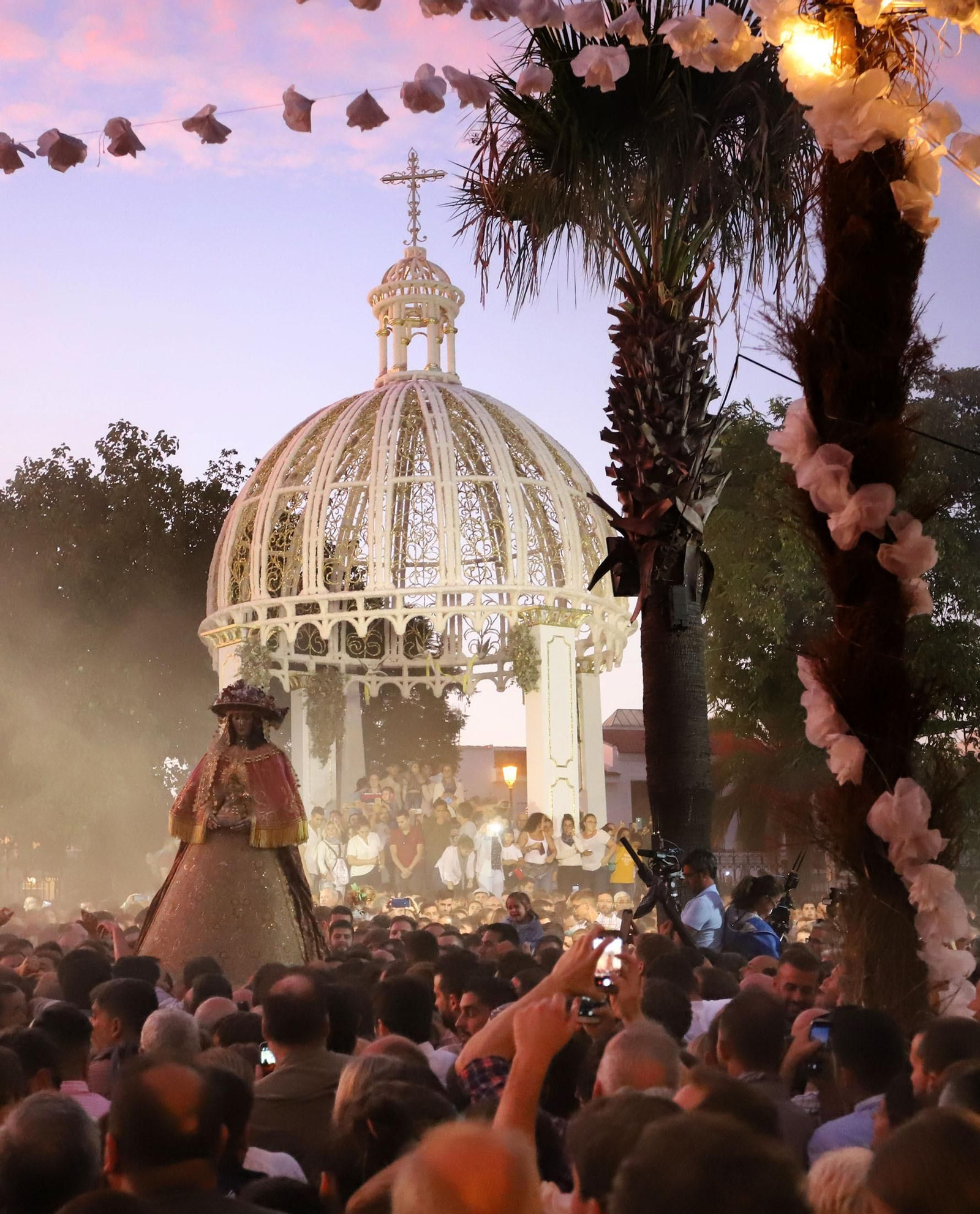 Recuerda las imágenes de la Venida de la Virgen del Rocío a Almonte en 2019