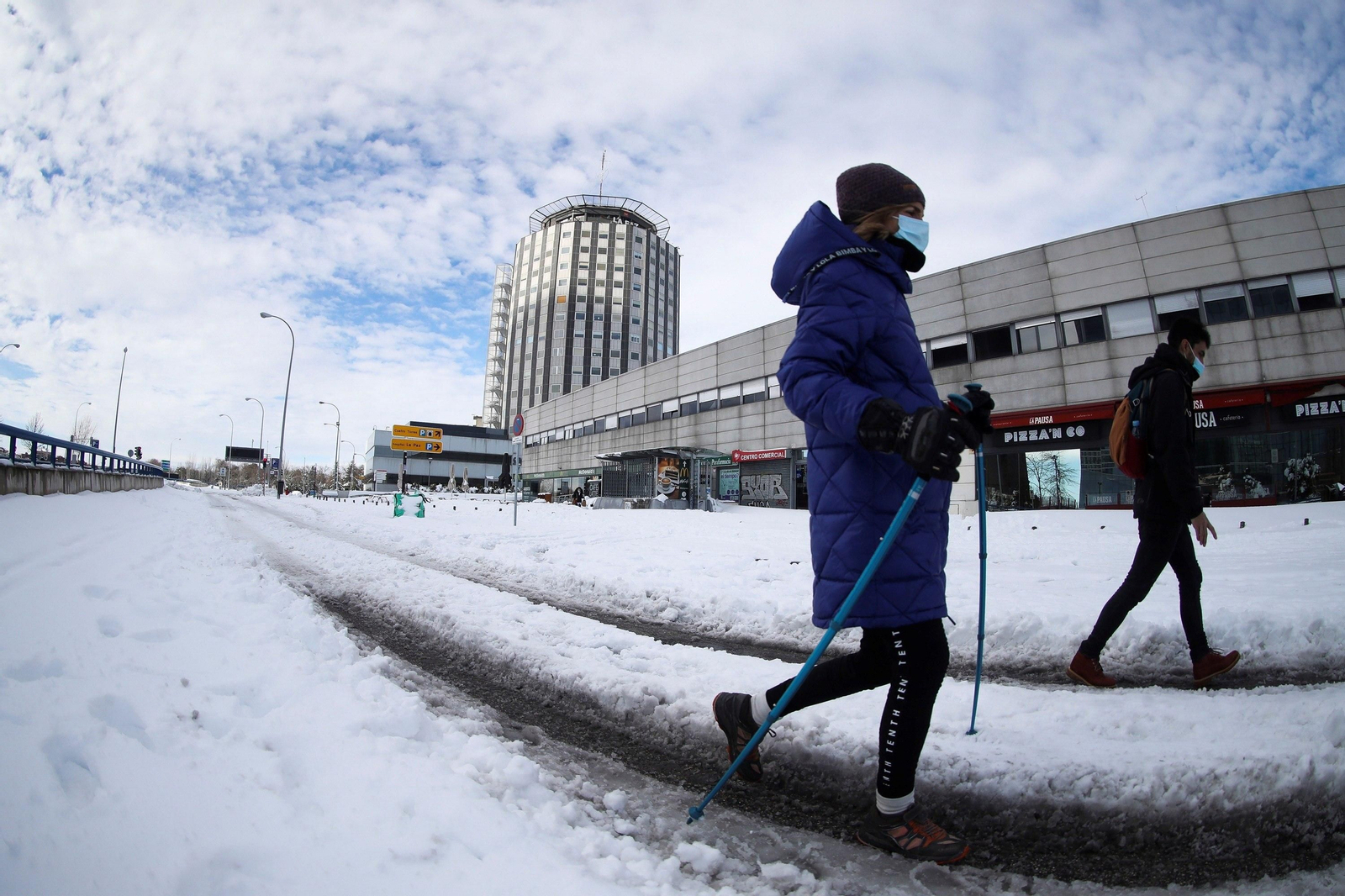 Madrid trata de restablecer la normalidad: el día después en imágenes