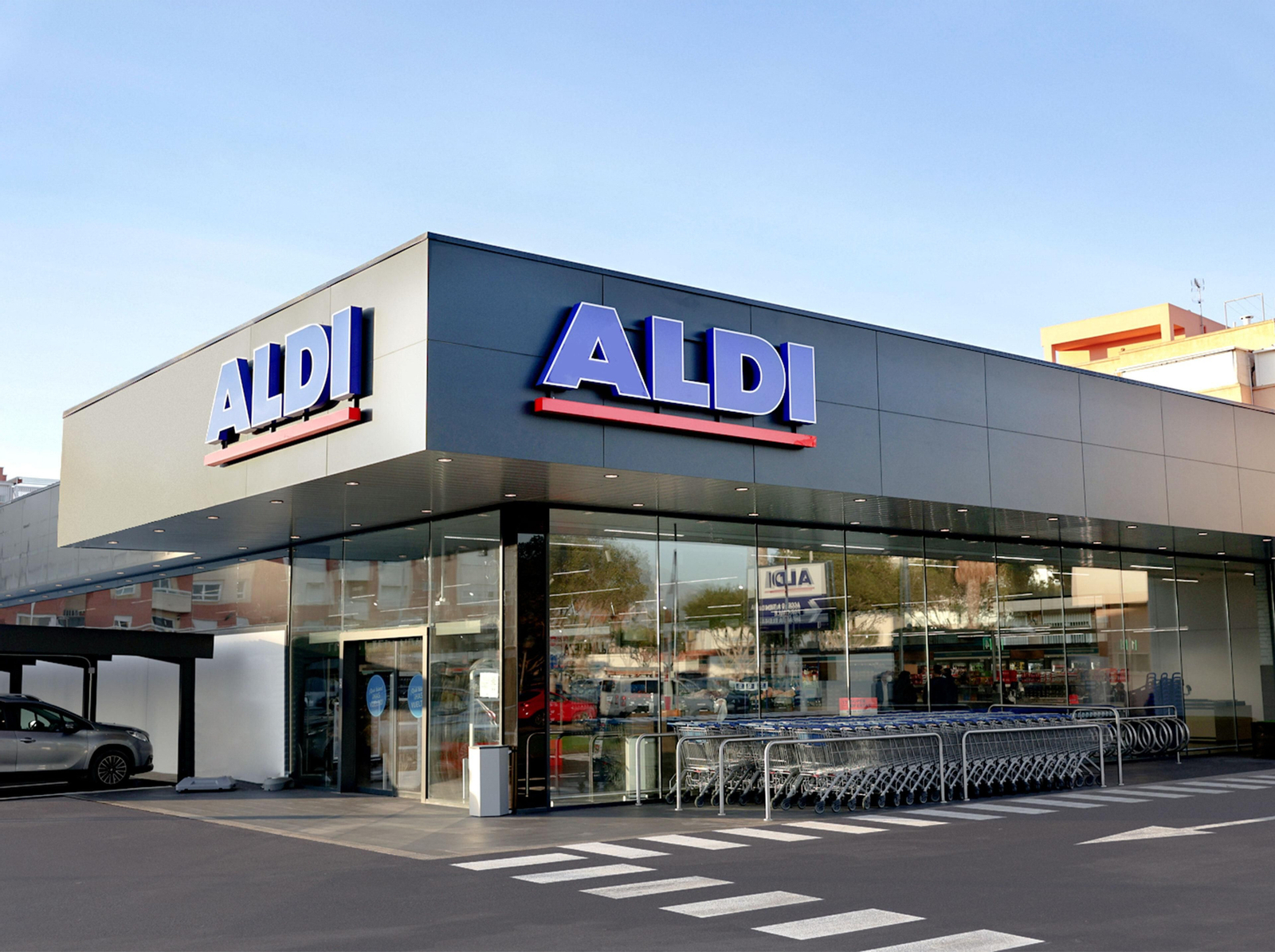 Aldi se alía con Glovo para mejorar la entrega de sus productos