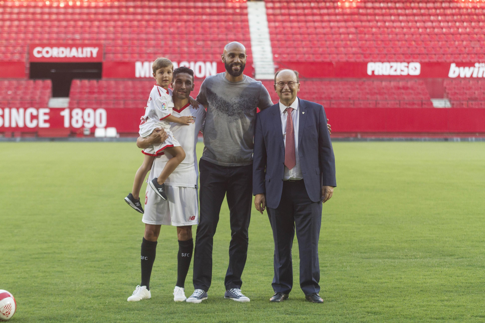 La presentación de Jesús Navas, en imágenes