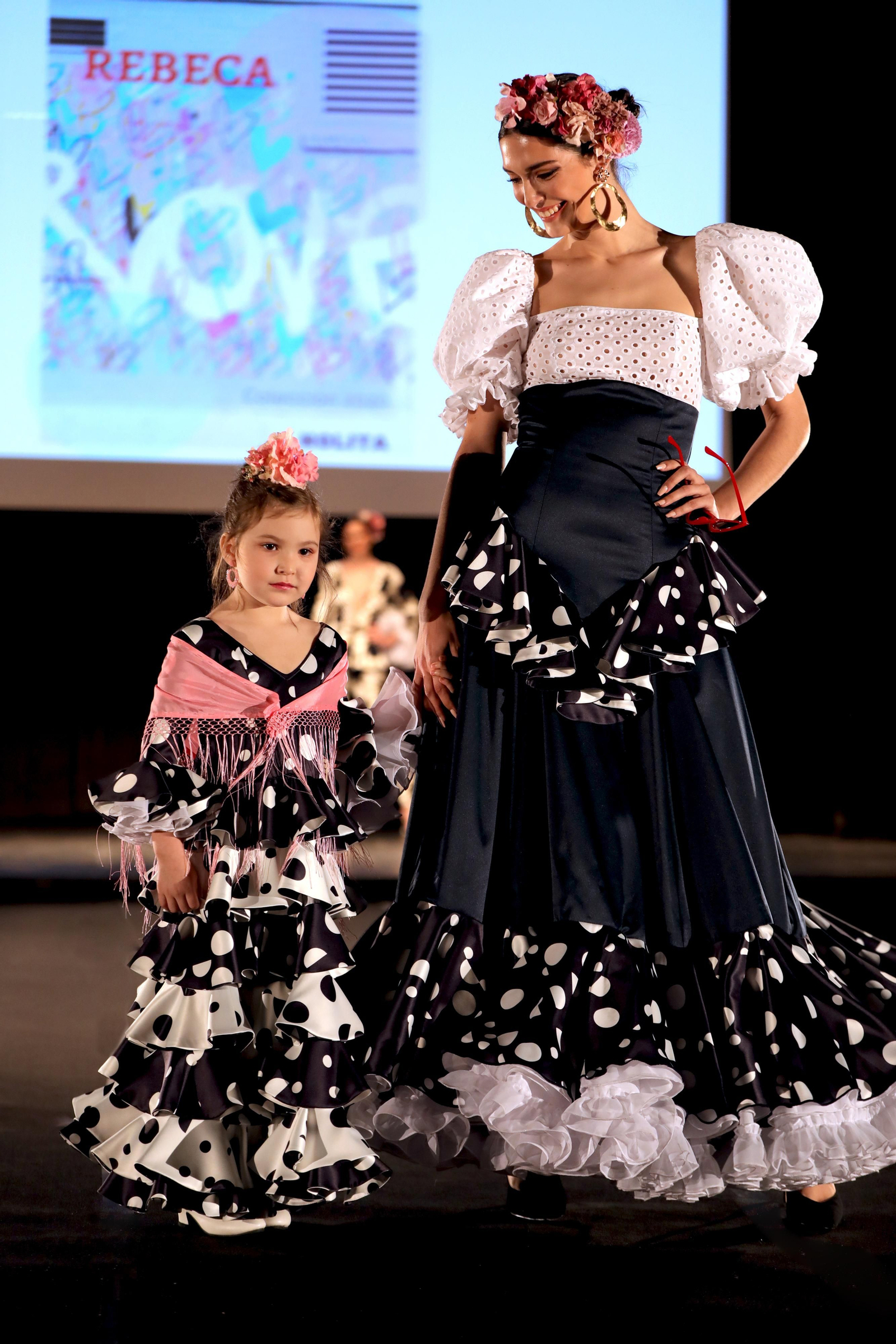 Desfile Rebeca Moda Flamenca en Pasarela Flamenca Granada