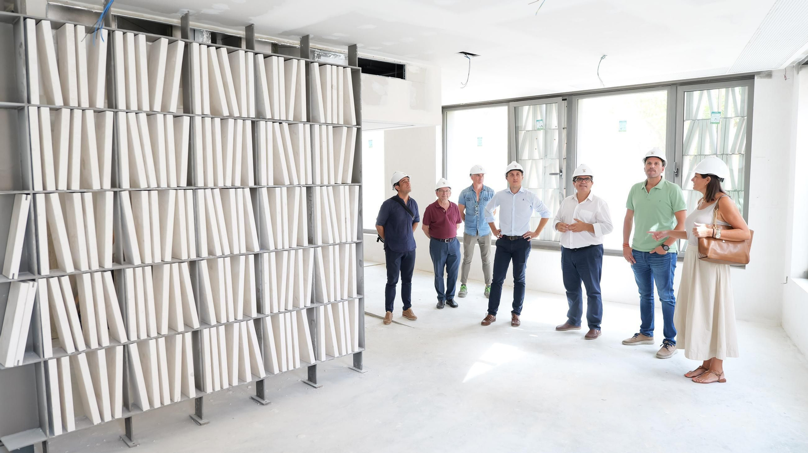 Visita a las obras de la biblioteca.