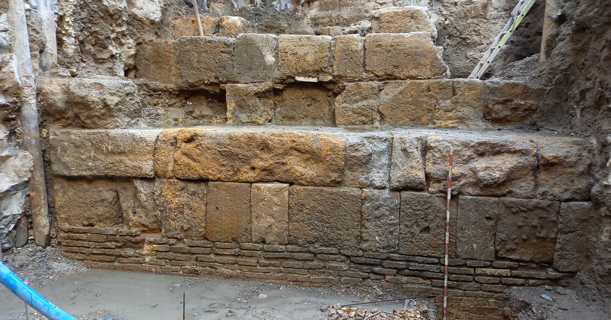 La muralla romana hallada en la Plaza de San Francisco permitió la ...