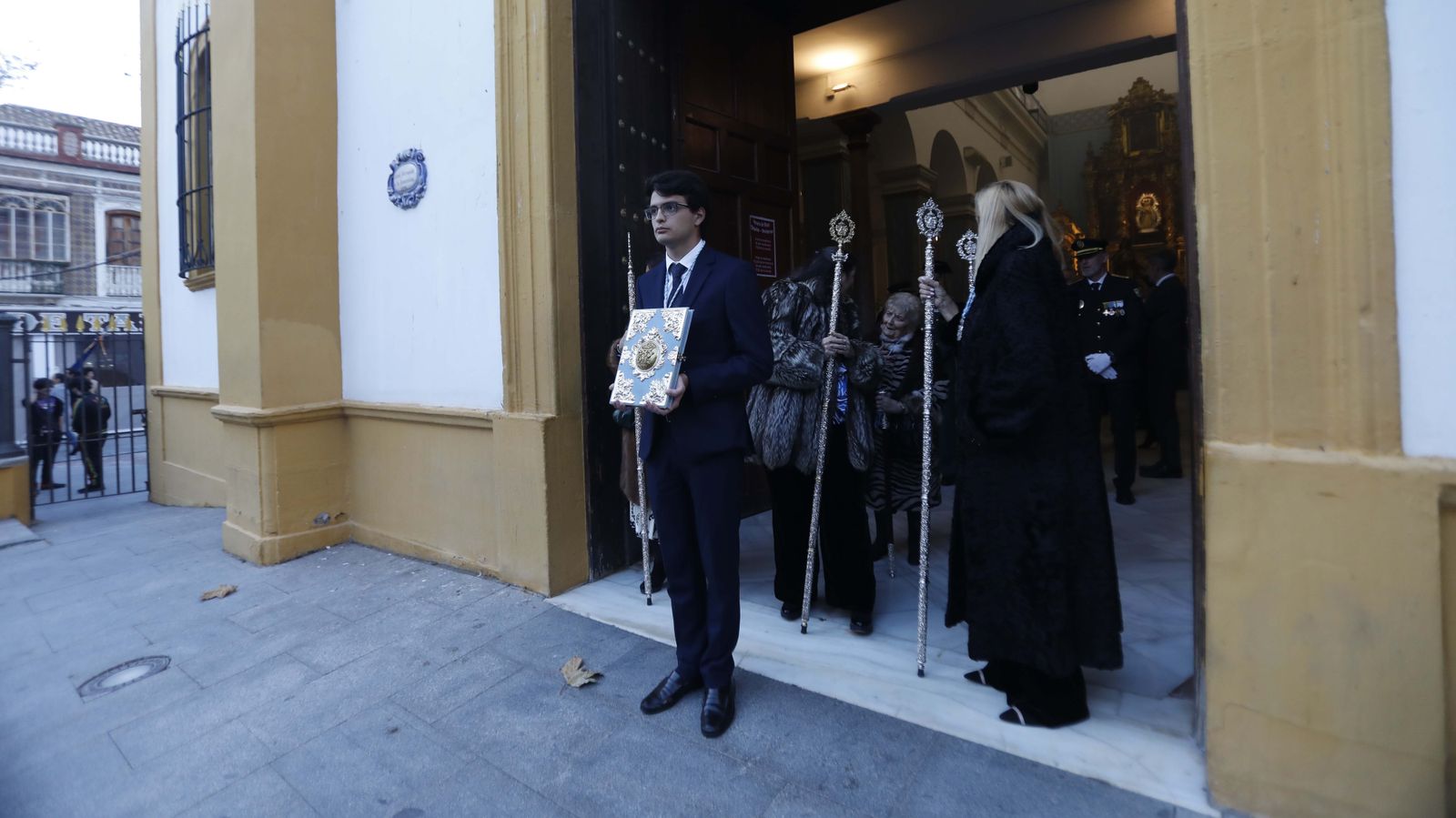 Las fotos de la procesión de la Inmaculada Concepción por las calles de la Línea