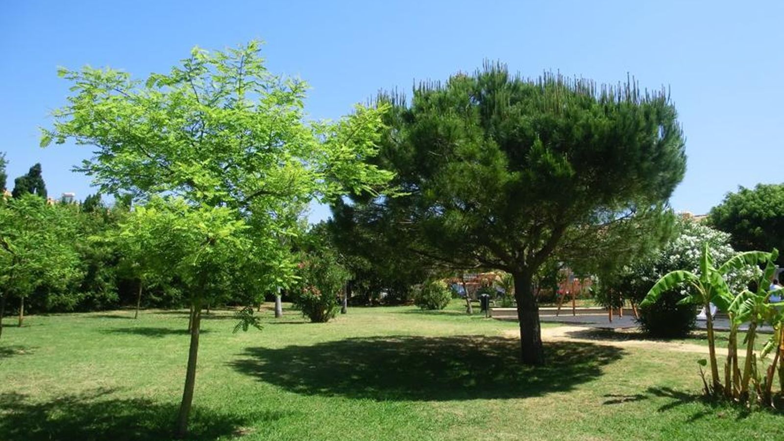 Parque de entrada a Getares.