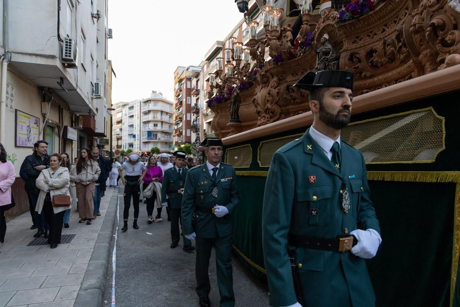 Las cofradías de la Vera Cruz, Expiración y Gran Poder lucen sus cortejos en la calle