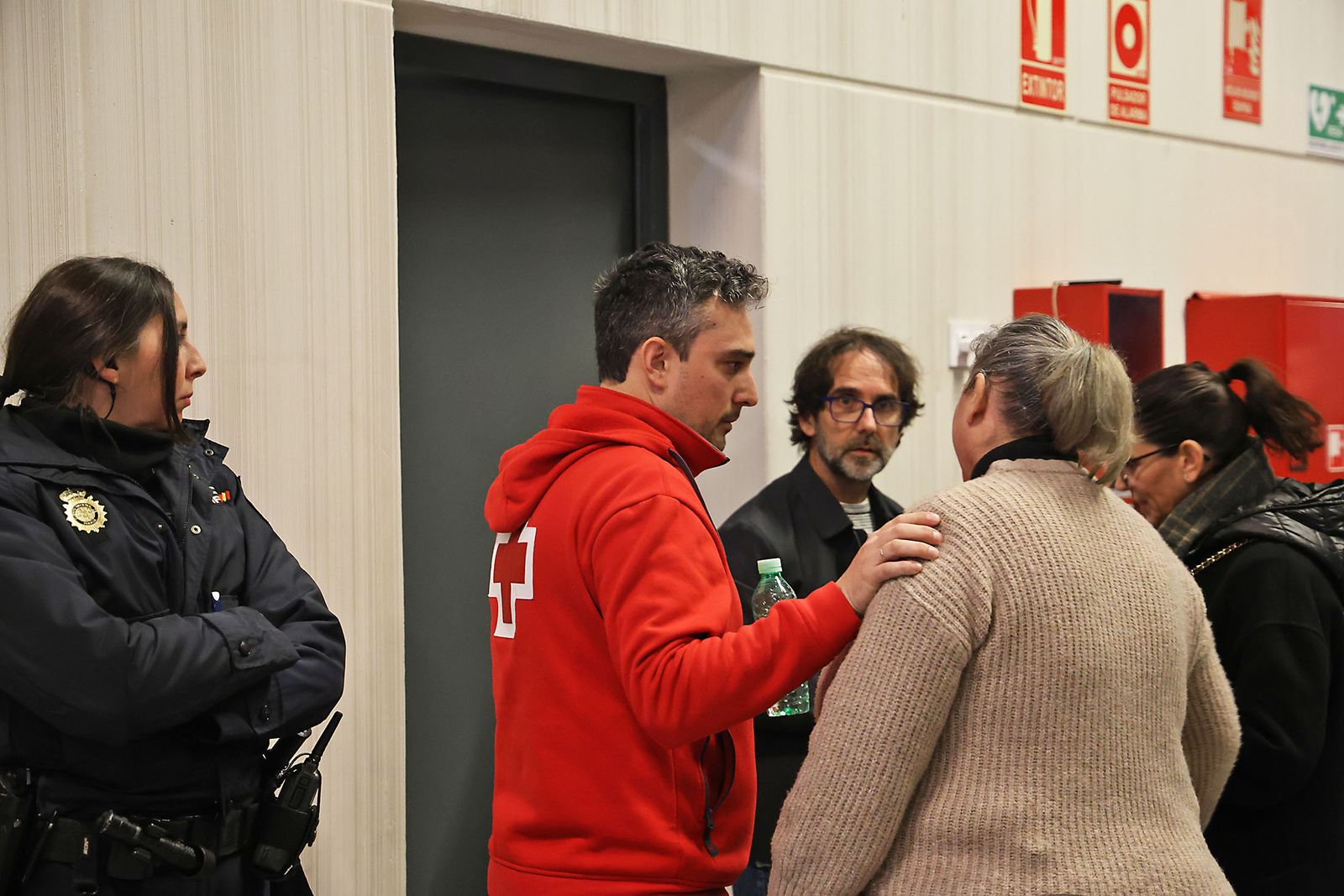Las Fotografías del dispositivo de urgencia en la estación de Huelva para los afectados por el tren accidentado