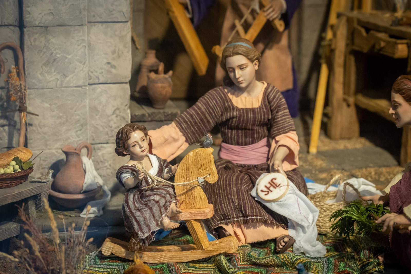 GONZALO CARRILLO VÁZQUEZ Lugar: Avda. Gudalquivir, 14 Local (Escaparate) Horario:  Laborables: 18.00 h. a 21.00 h Festivos 18.00 h. a 21.00 h