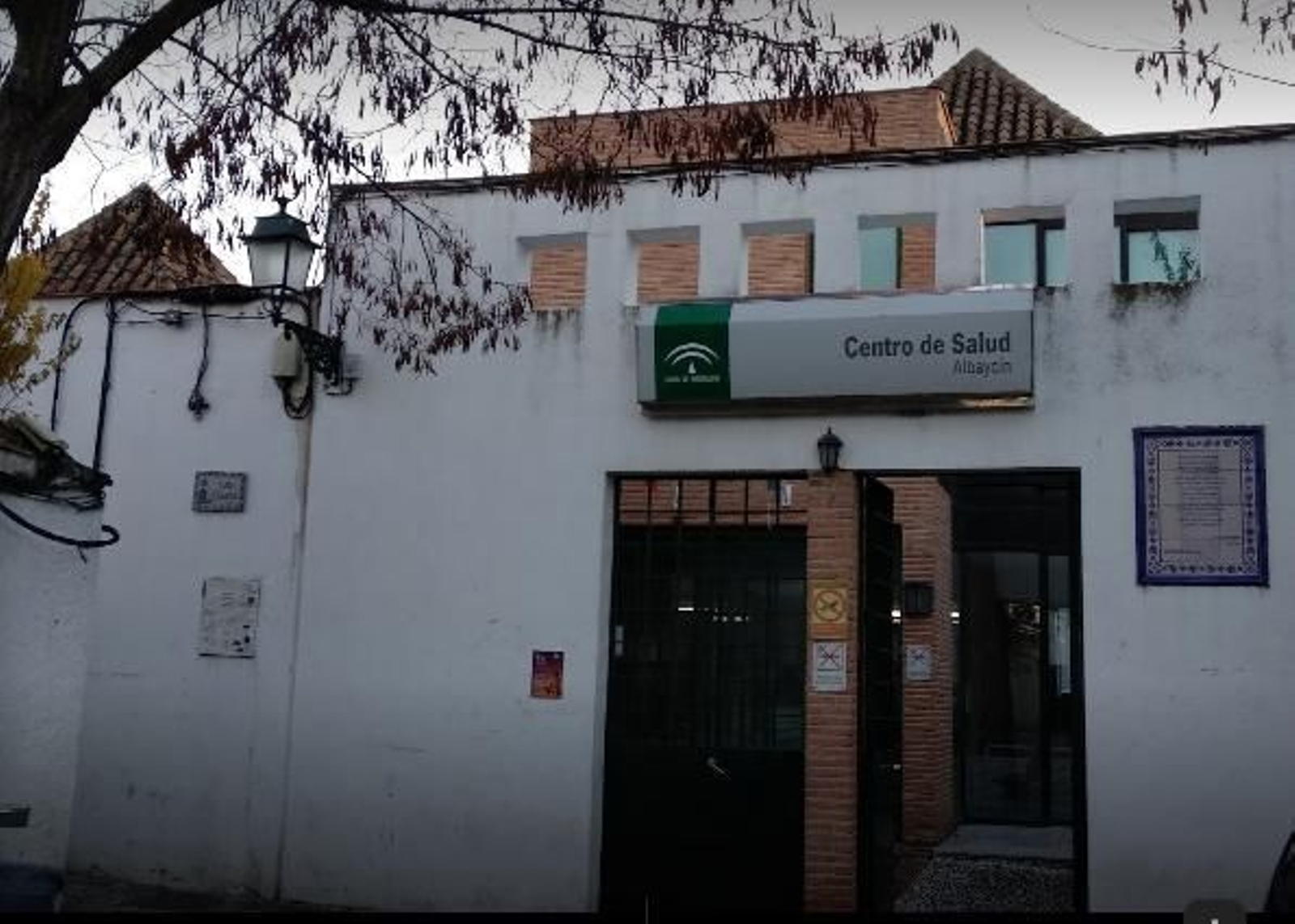 Los vecinos del Albaicín, en pie para defender el futuro de su Centro de Salud