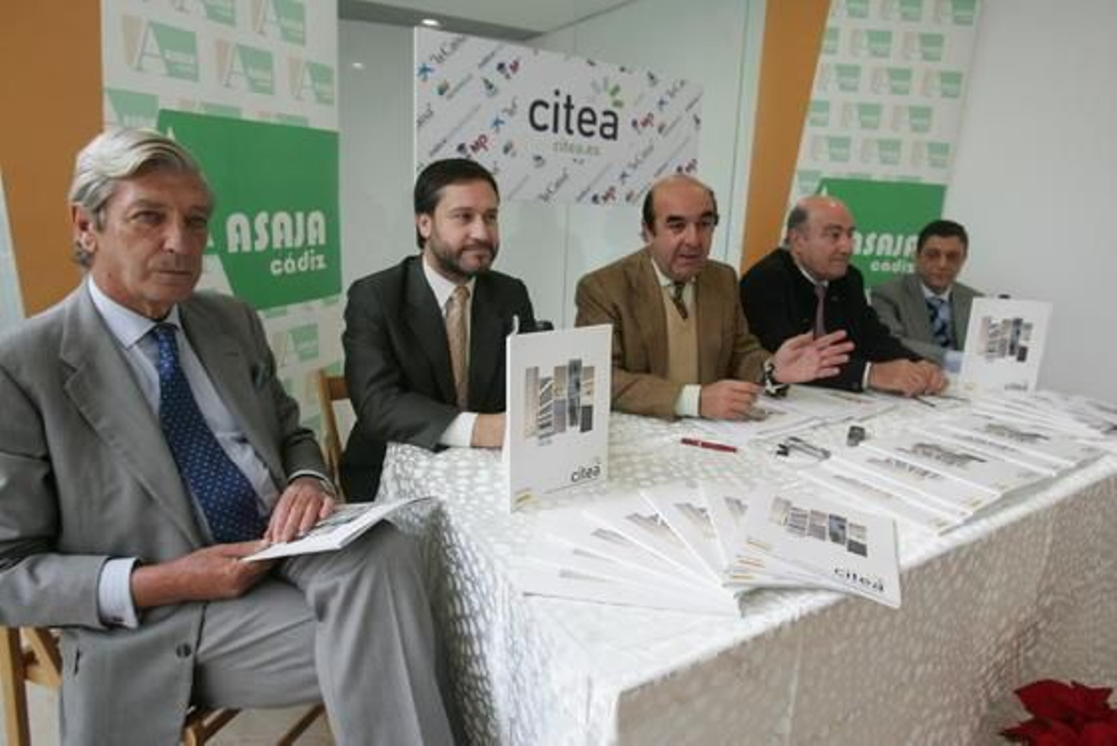 Asaja edita una nueva revista que retrata la historia del recién inaugurado Centro de Innovación y Tecnología Empresarial Agraria

Foto: Pascual