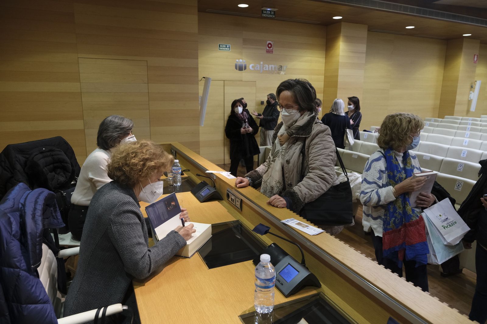 Fotogalería Diario de los Libros, con Julia Navarro. Almería