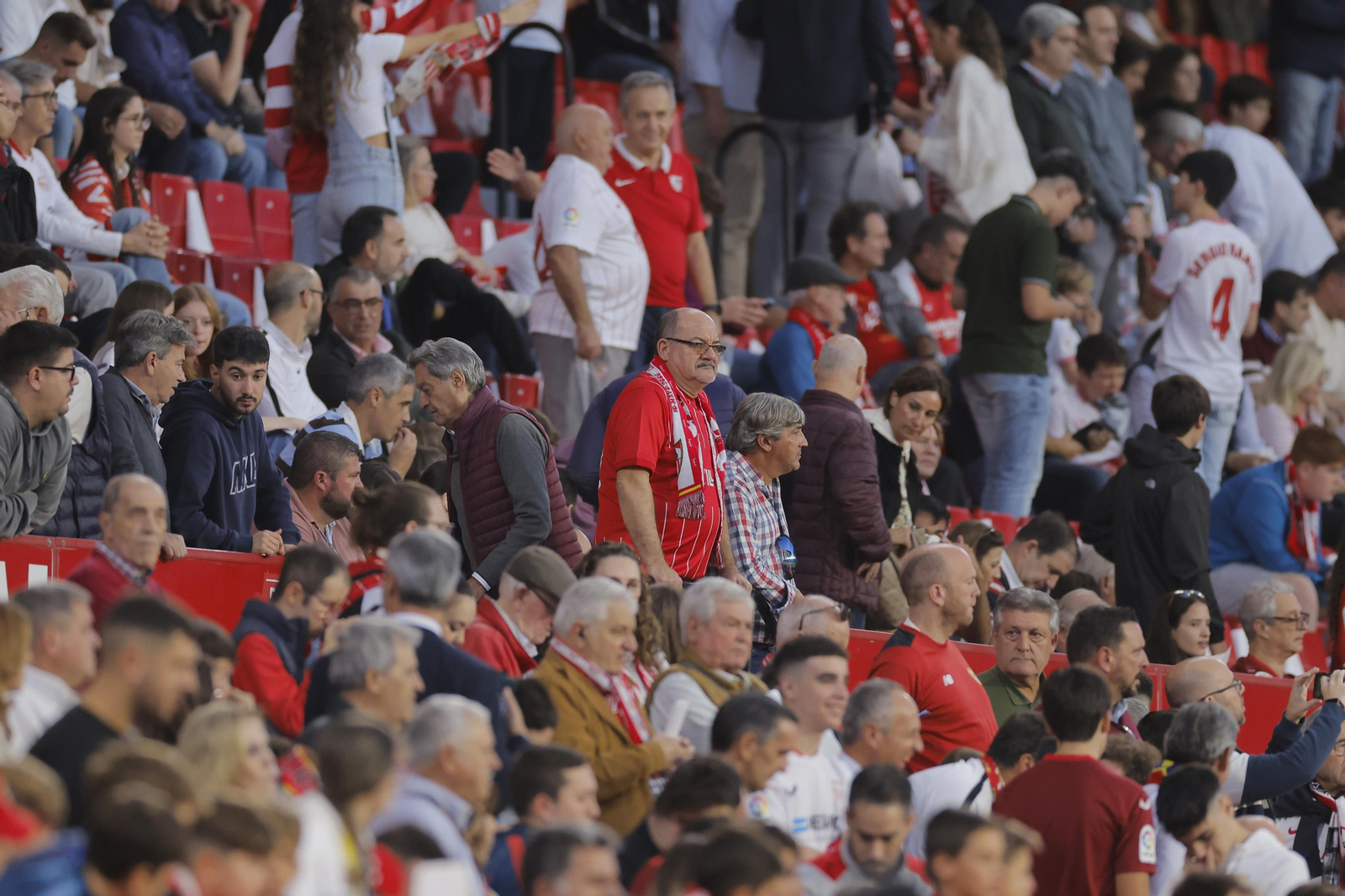 Búscate en las fotos del Sevilla-Betis