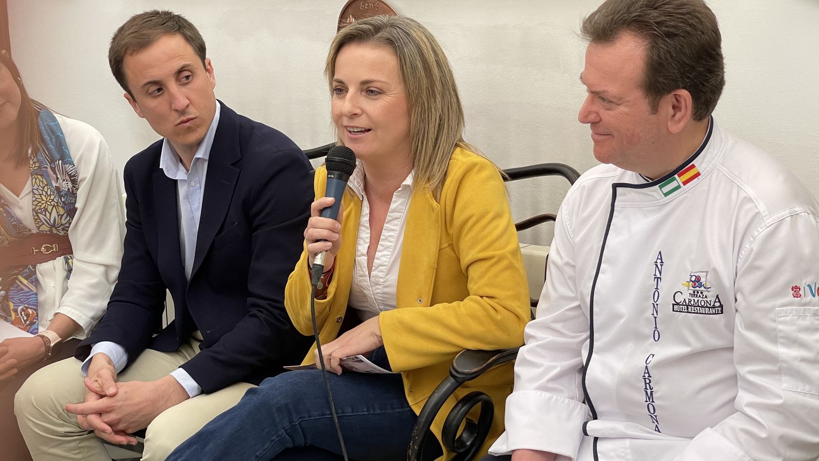 El alcalde de Vera, Alfonso García, con la diputada de Promoción Agroalimentaria, María Luisa Cruz.