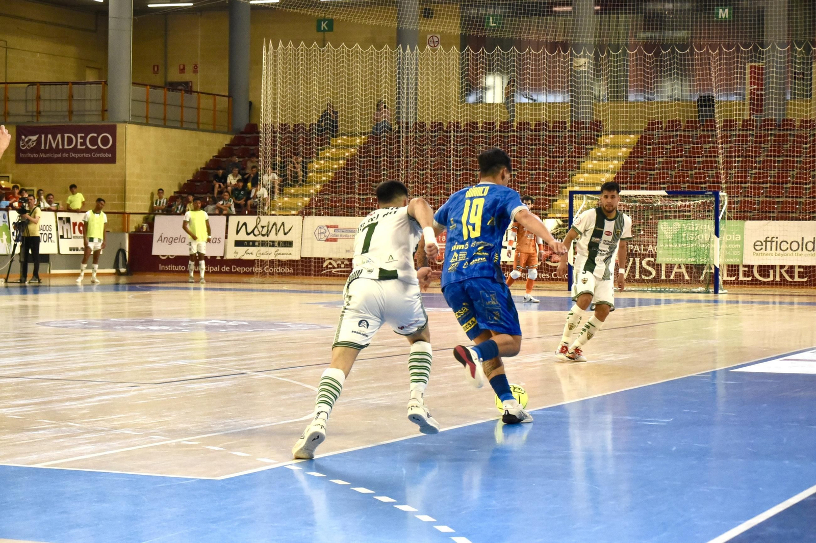 Las mejores fotos del ambiente en Vista Alegre para el Córdoba Futsal - Peñíscola