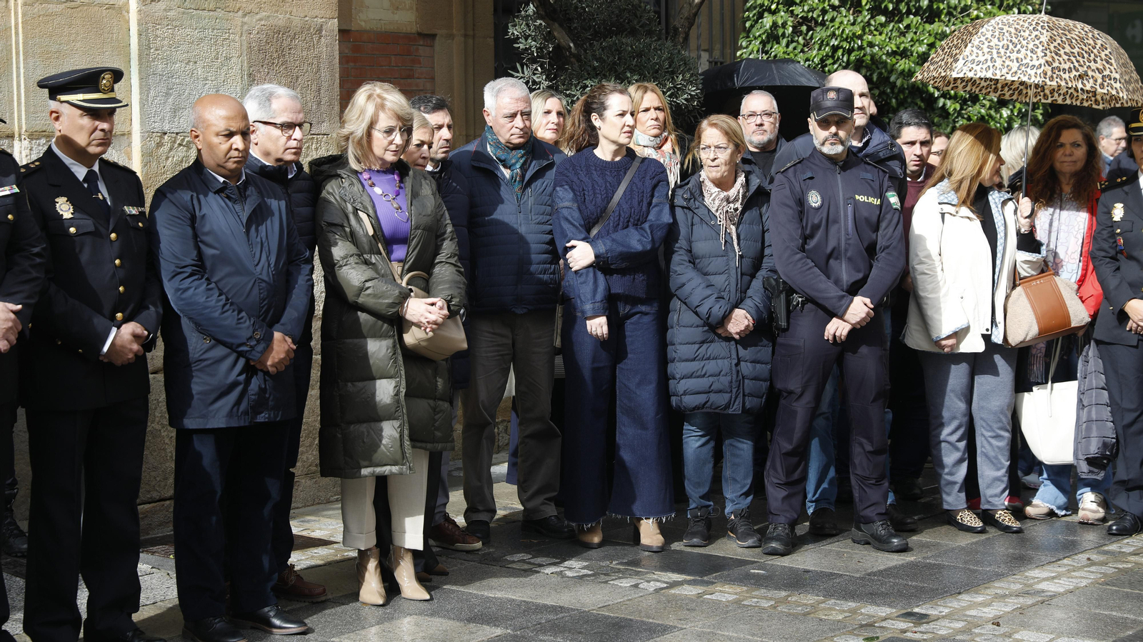 Las fotos de la concentración silenciosa por la muerte de dos guardias civiles en Barbate