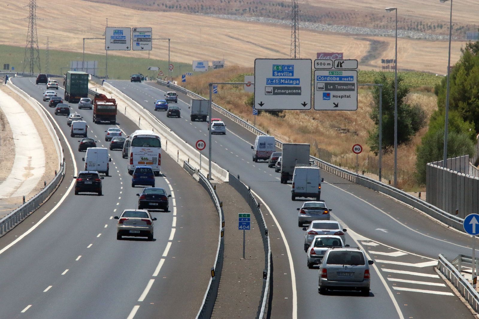 Coches por la Variante de Córdoba, el tramo de la provincia con más trafico.