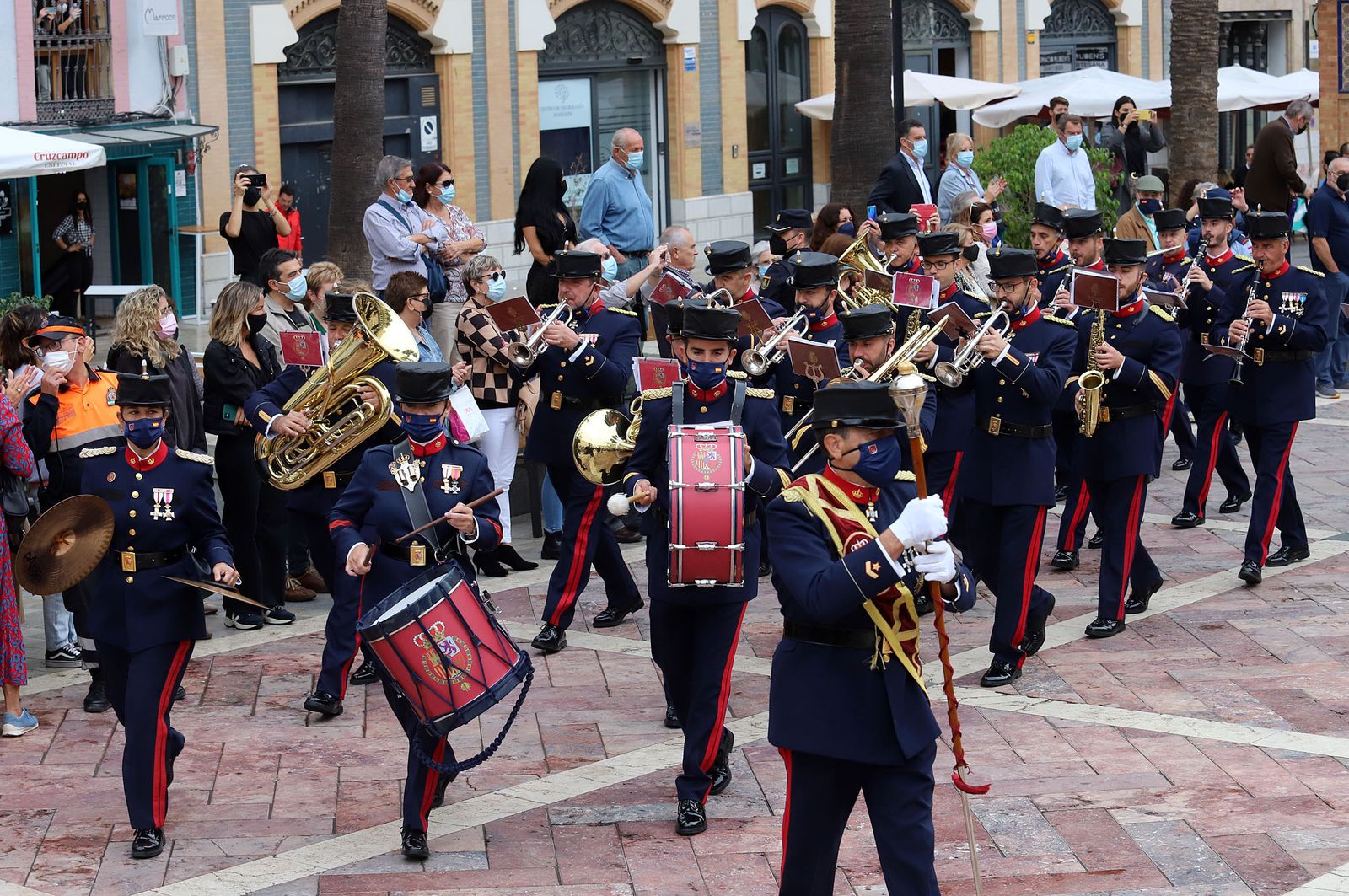 Imágenes de la ofrenda de la Guardia Real a la Virgen de la Cinta en la Catedral