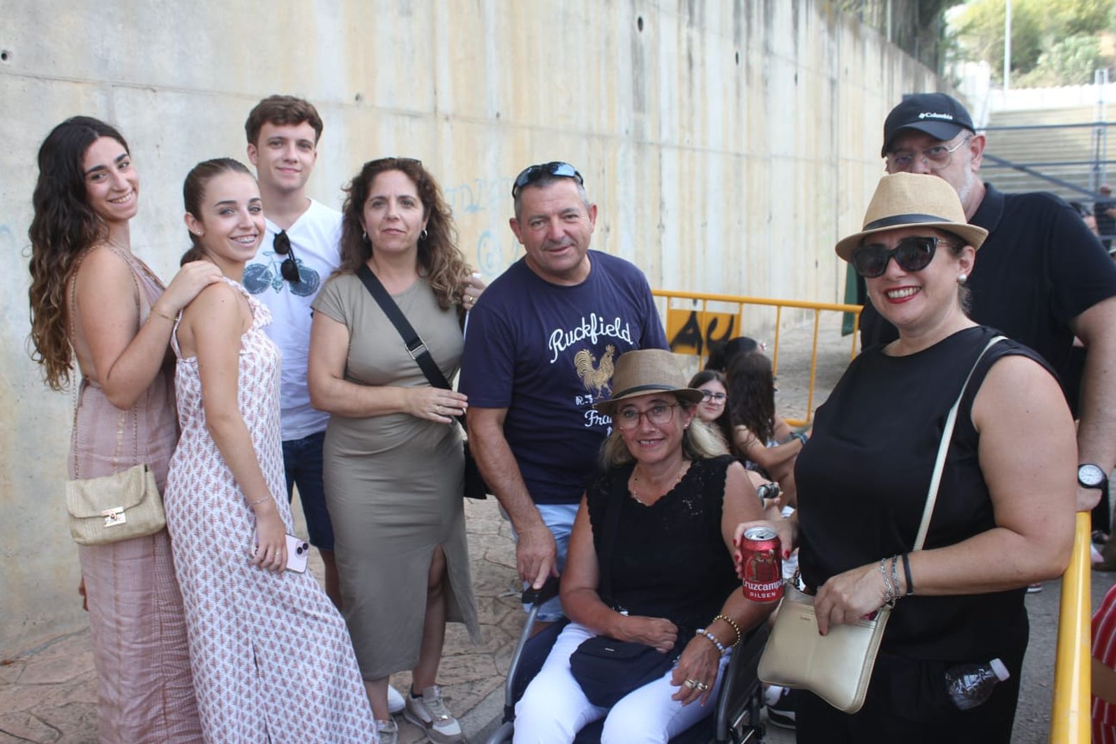 Búscate en el concierto solidario al que acudieron 10.000 personas en Ubrique