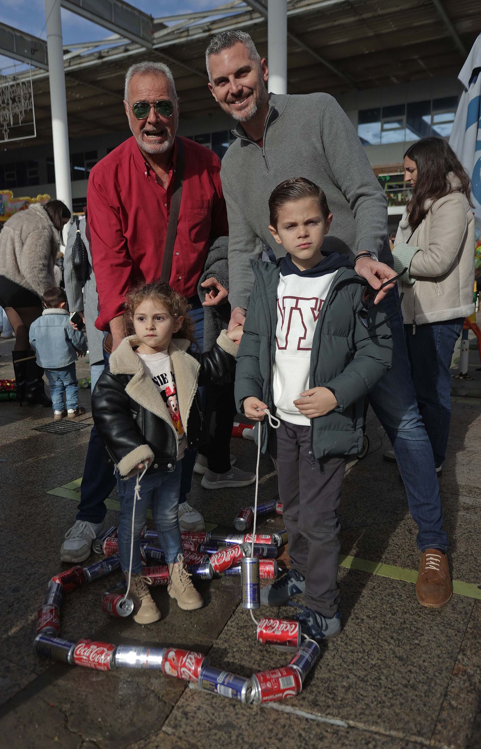 Búscate en el multitudinario arrastre de latas 2026 en Algeciras