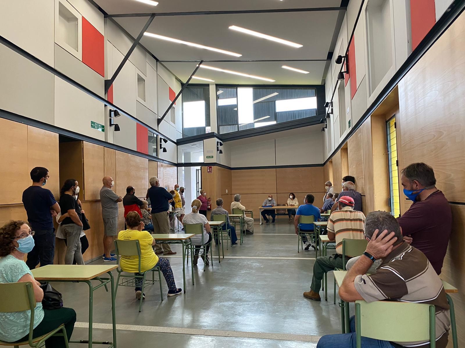 Reunión sobre la situación del incendio en Almonaster.