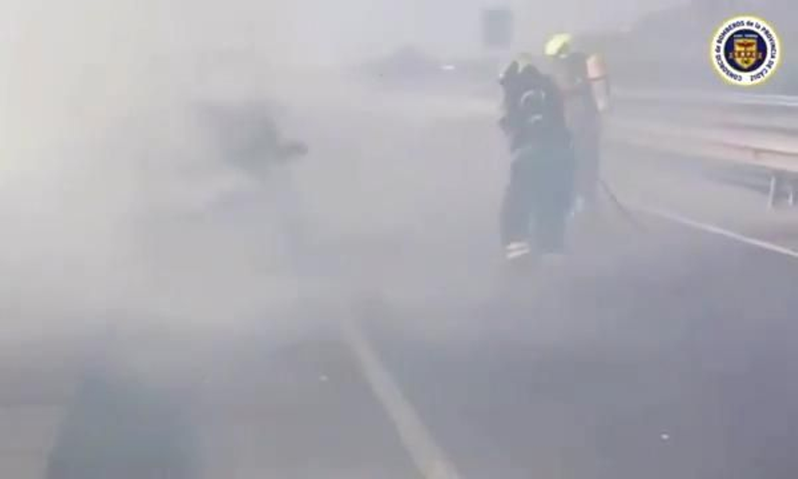 Devorado por las llamas un vehículo particular en la A-4 en Jerez