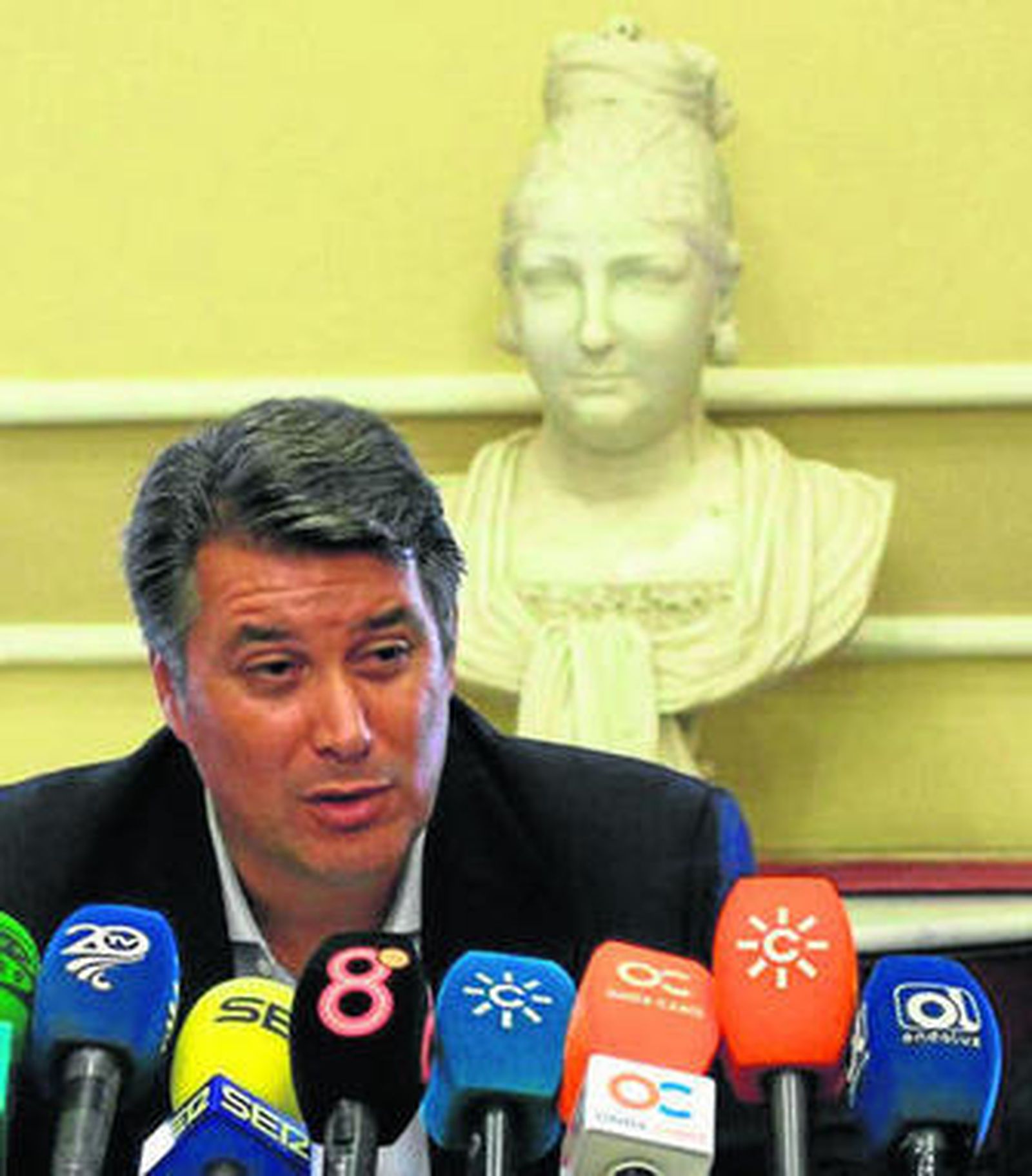 Ignacio Romaní, durante la rueda de prensa que ofreció ayer en el Ayuntamiento.