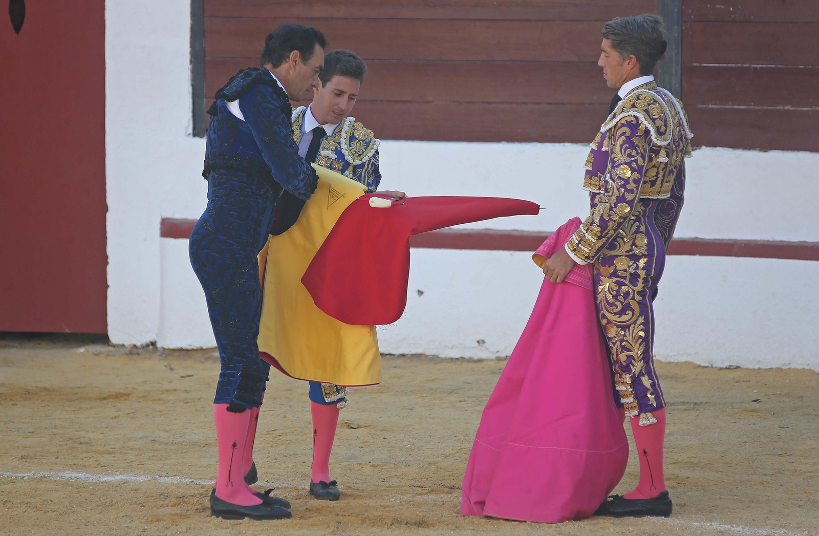 Fotos de la corrida de la reapertura de la plaza de toros de Tarifa: El Cid, Manuel Escribano y Manuel Ponce