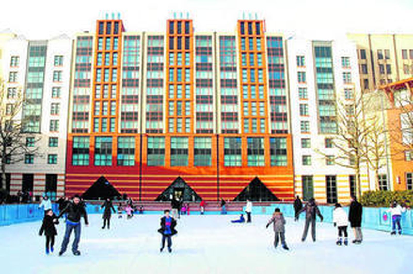 Pista de hielo de Xtraice instalada en uno de los hoteles de Disneyland París.
