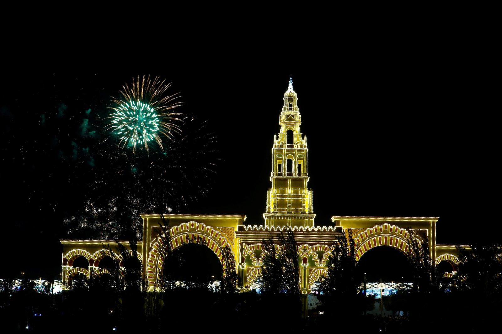 El espectáculo de fuegos artificiales de la Feria de Córdoba 2023, en imágenes