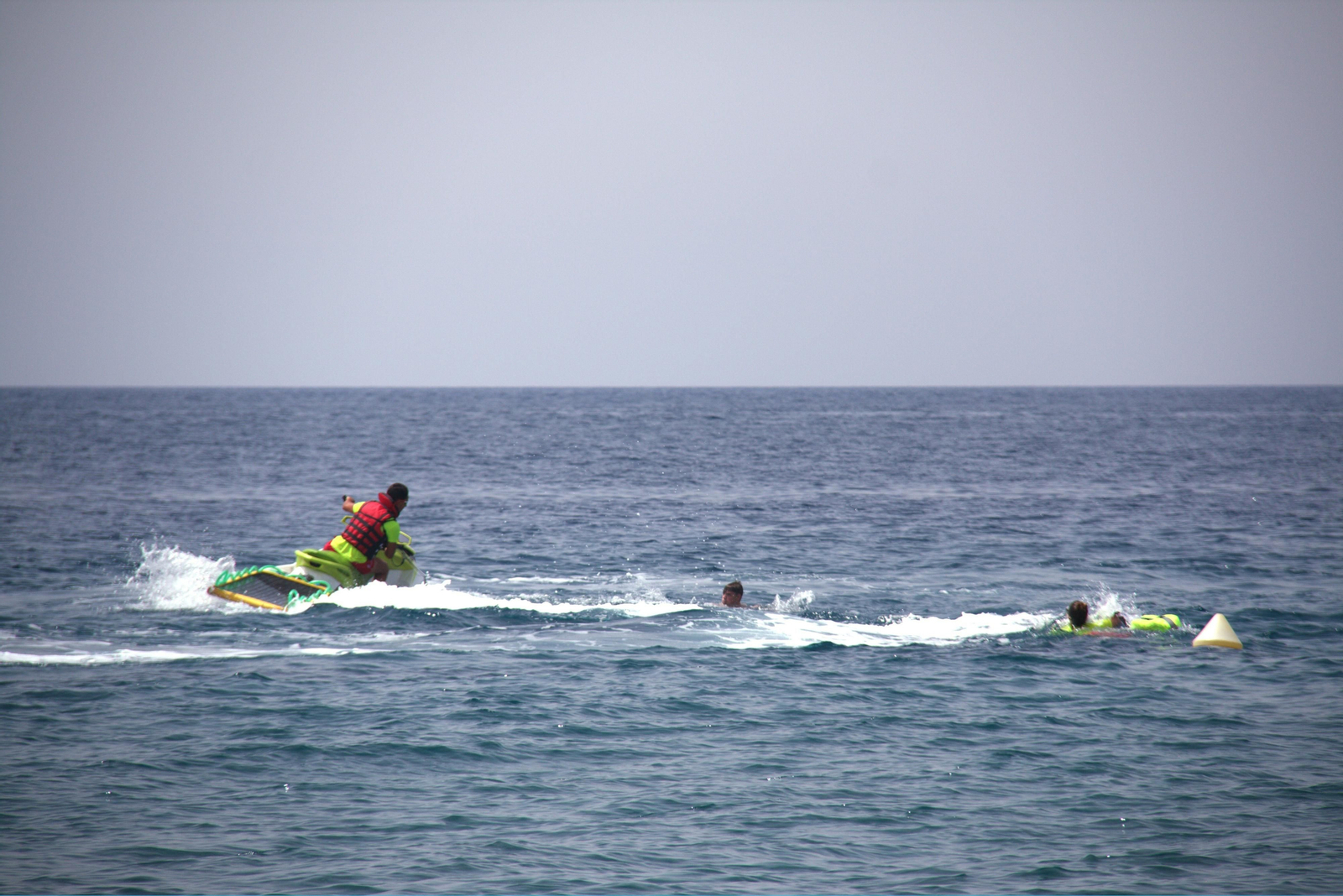 Así ha sido el simulacro para medir el tiempo de respuesta en las playas de Motril