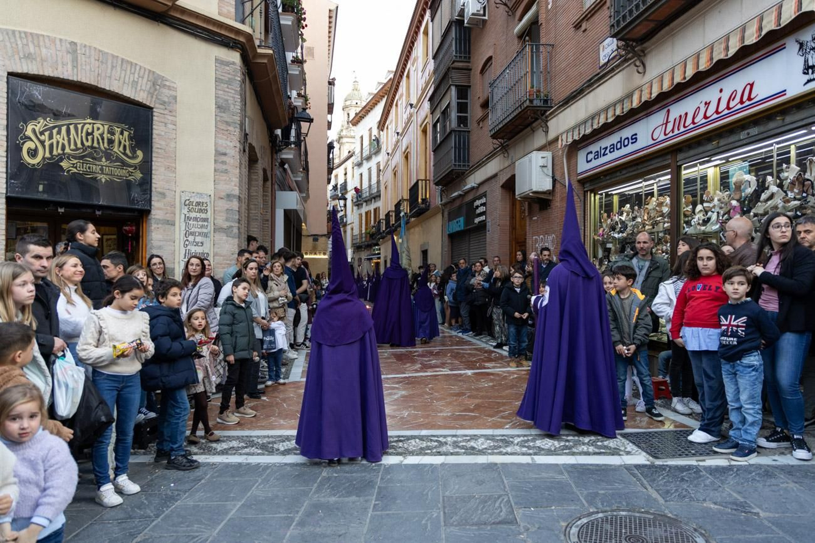 Las cofradías de la Vera Cruz, Expiración y Gran Poder lucen sus cortejos en la calle