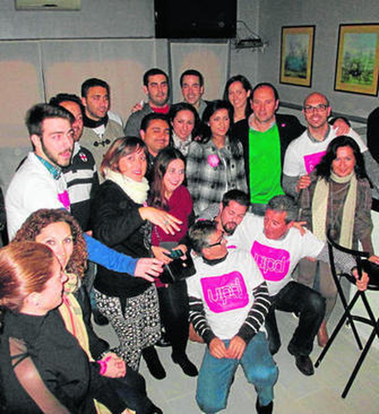Integrantes de UPyD ayer en un pub de Algeciras.
