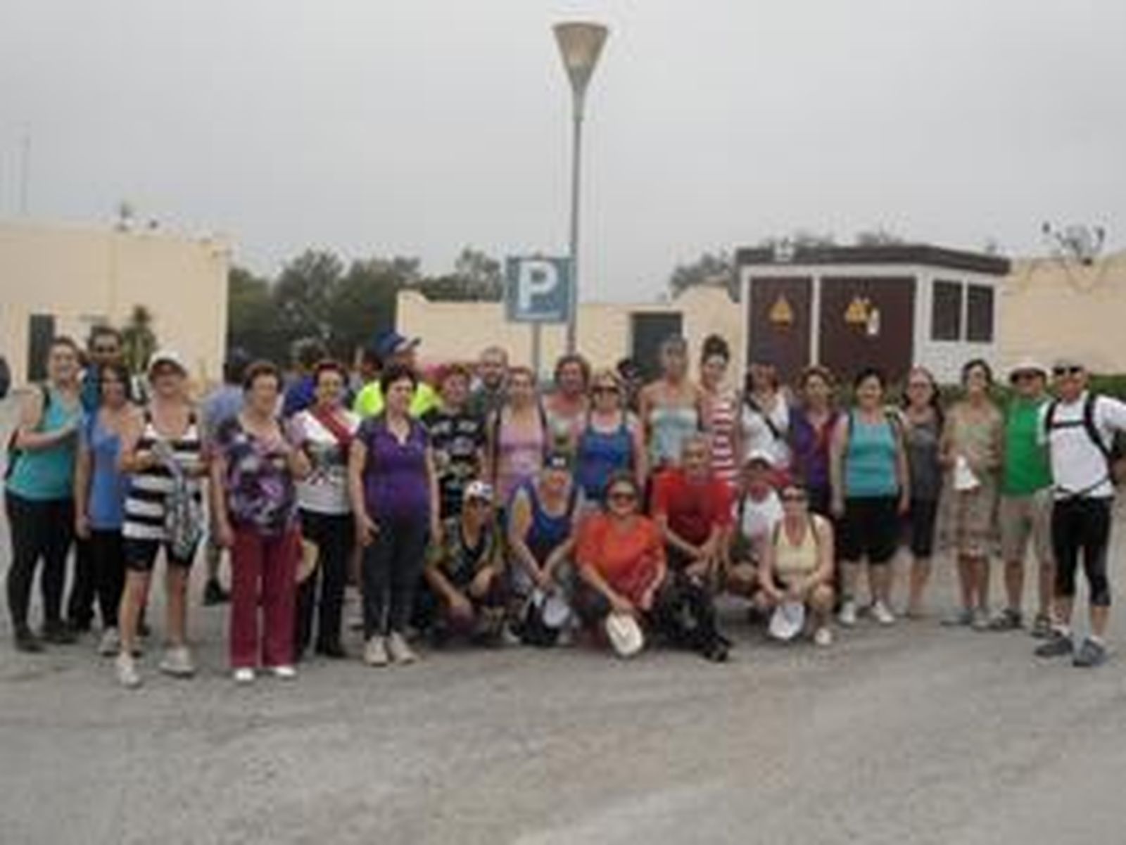 Más de 80 usuarios de los consultorios de Cabo de Gata, Ruescas y Pujaire participan en una ruta de senderismo