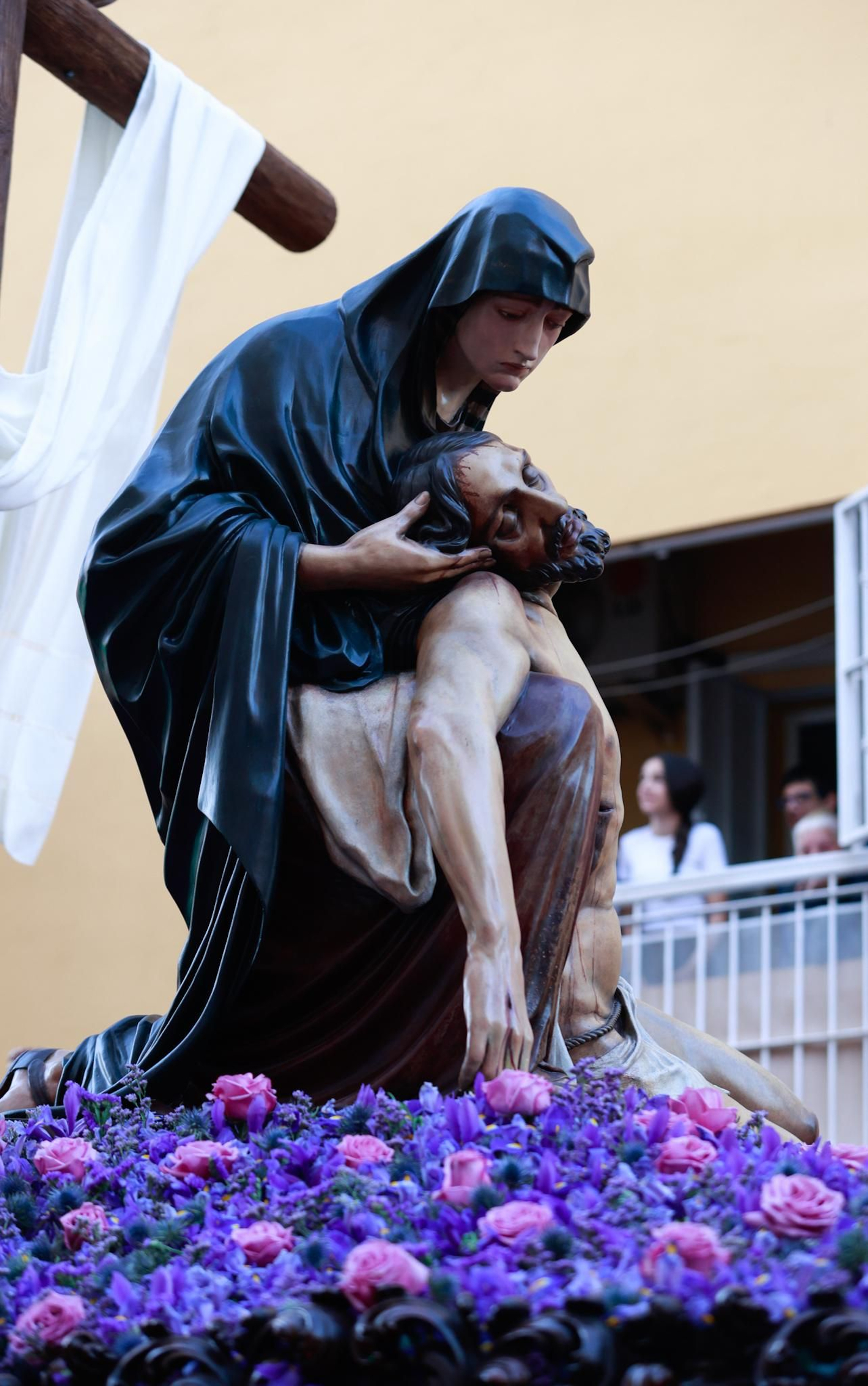 La Piedad en su procesión del Viernes Santo en Málaga, en fotos
