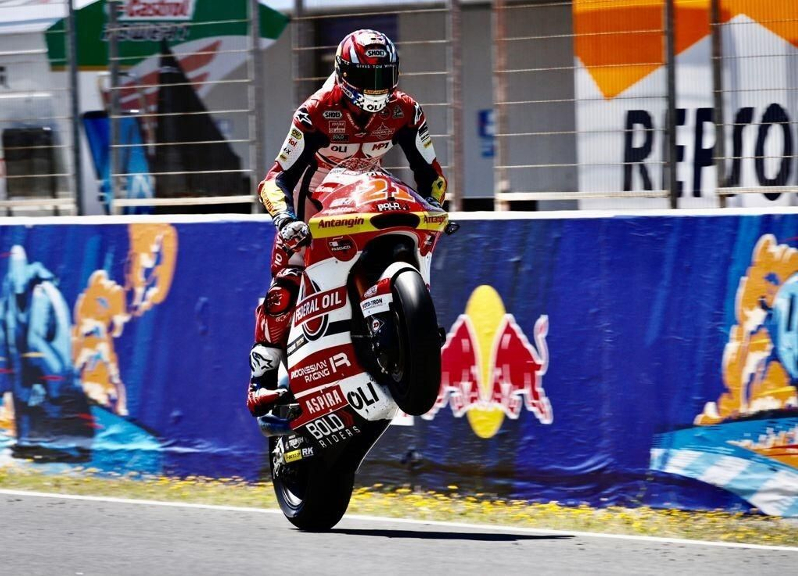 Di Giannantonio, entrando en meta a una rueda.