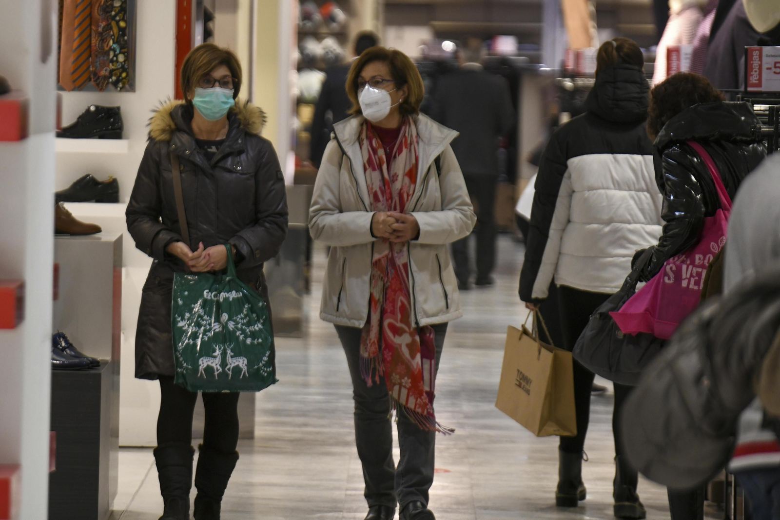 Fotos: el inicio de las rebajas en el Corte Inglés de Granada