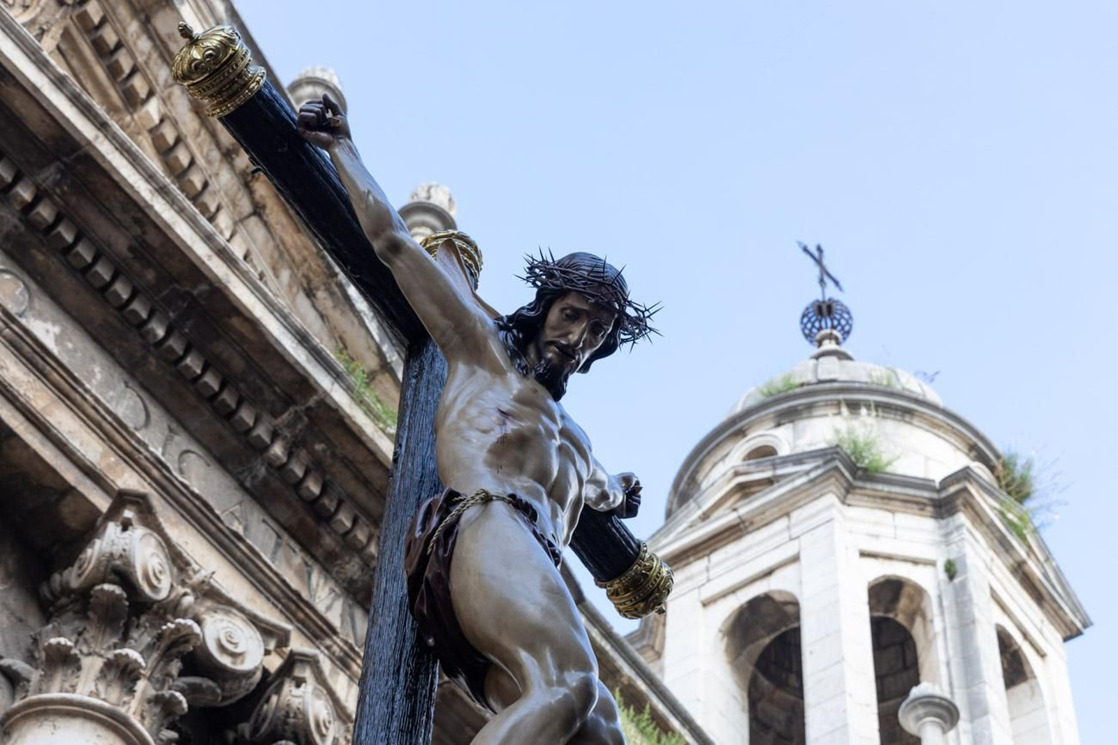 Las cofradías de la Vera Cruz, Expiración y Gran Poder lucen sus cortejos en la calle
