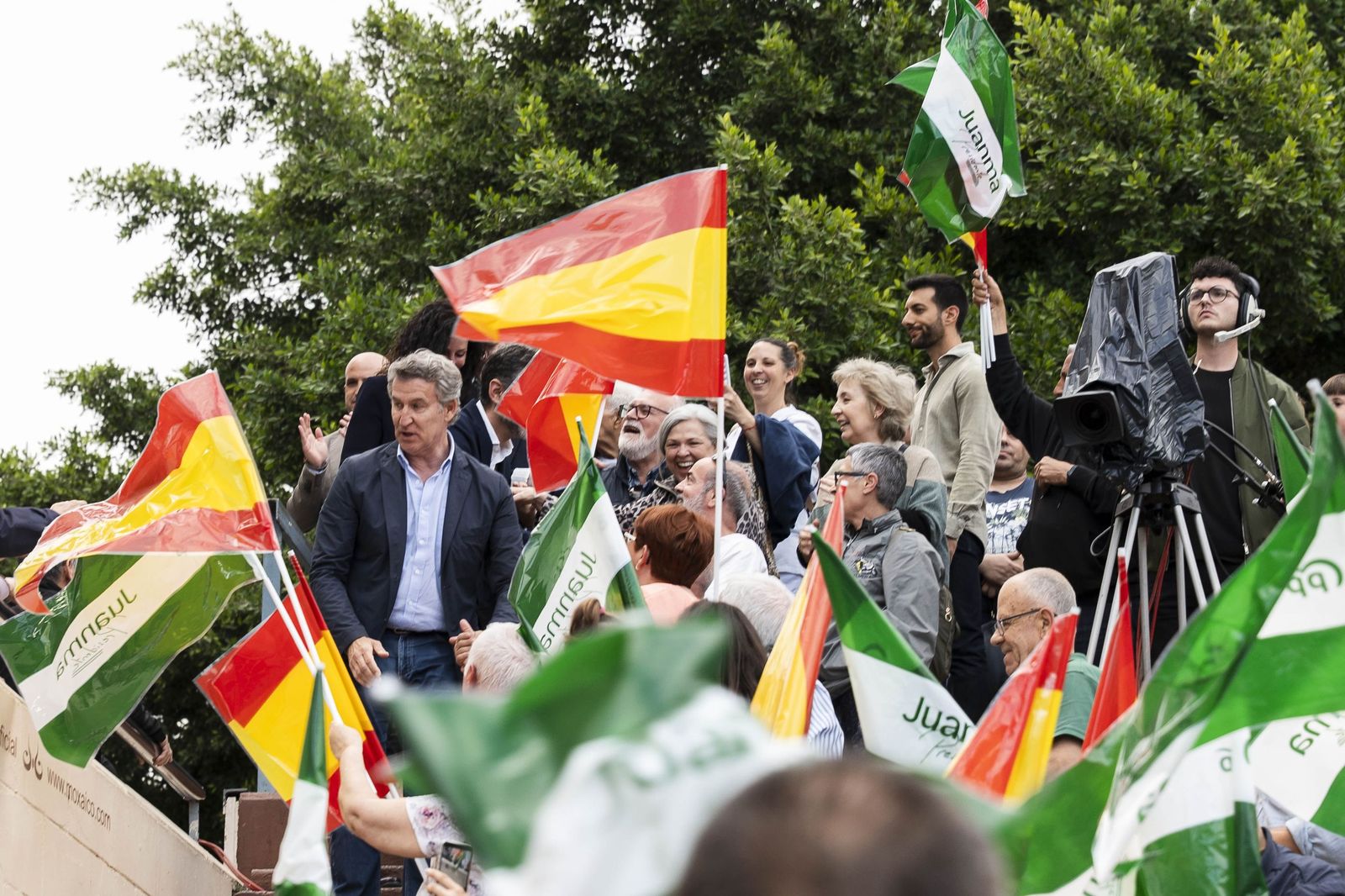El mitin de cierre de campaña del PP con Núñez Feijóo en Almería, en ...